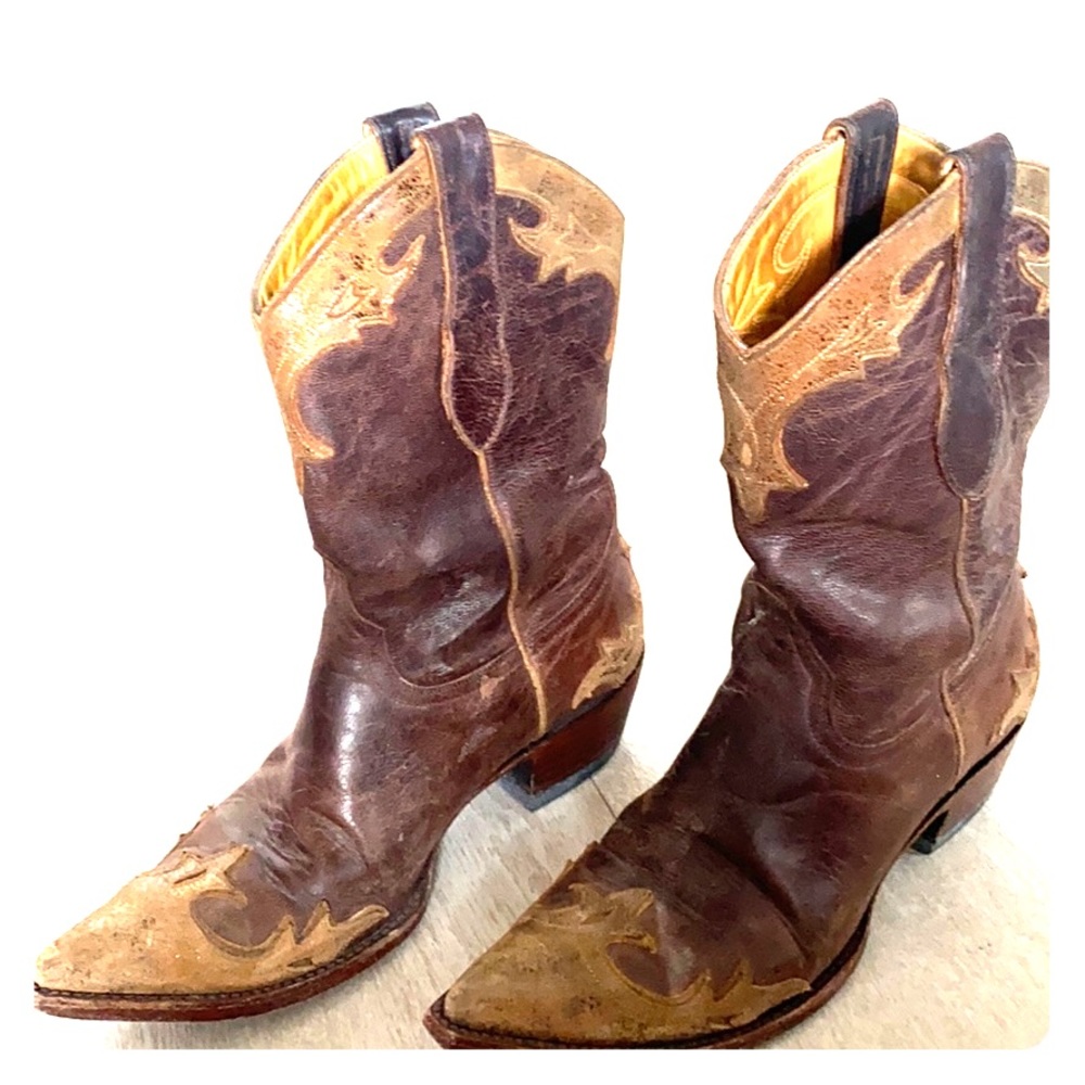 Gorgeous leather brown & gold cowboy boots
